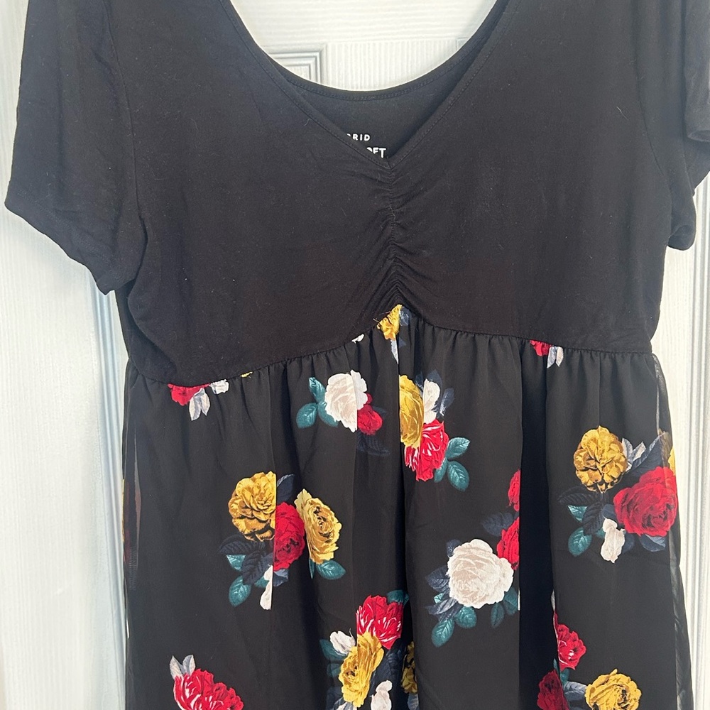 Torrid Super Soft Babydoll Blouse – Black & Floral – Size 2X - Picture 2 of 4